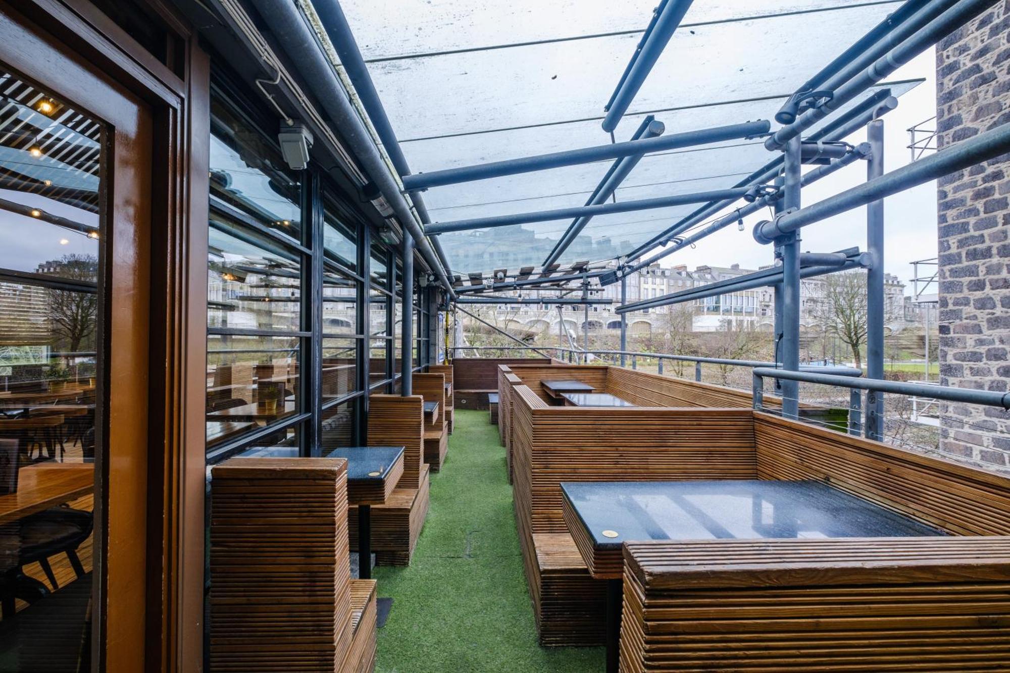 Siberia Bar & Hotel Абърдийн Екстериор снимка