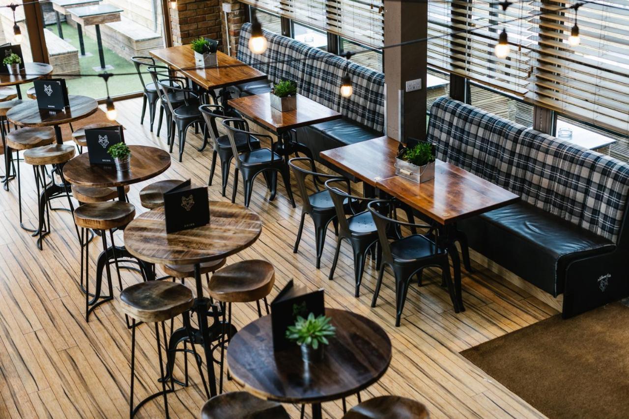 Siberia Bar & Hotel Абърдийн Екстериор снимка